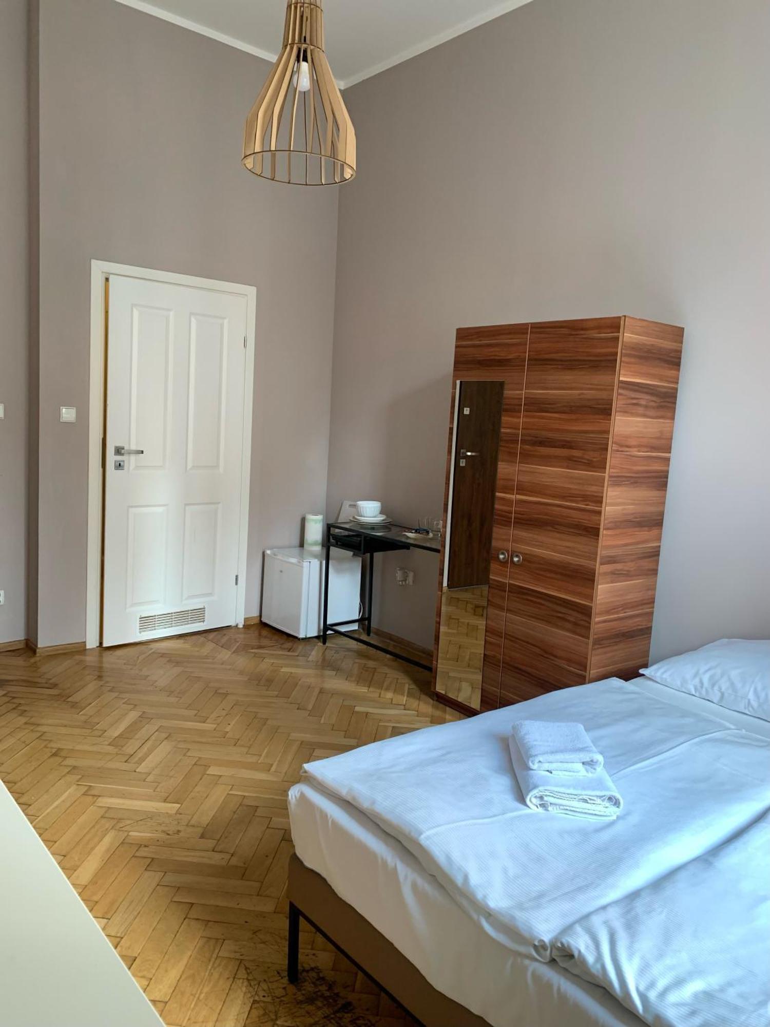Apartament Gold Jasmine Apartment Krakow Bagian luar foto