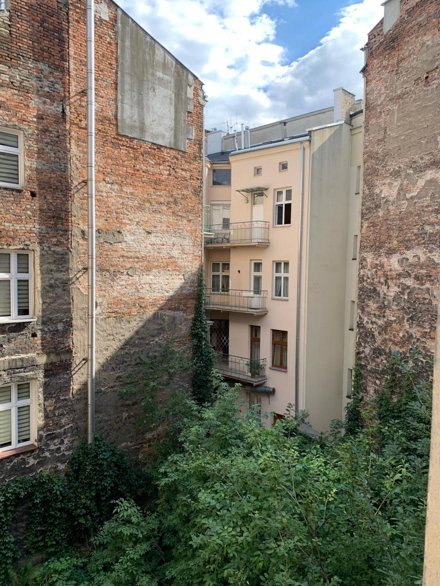 Apartament Gold Jasmine Apartment Krakow Bagian luar foto
