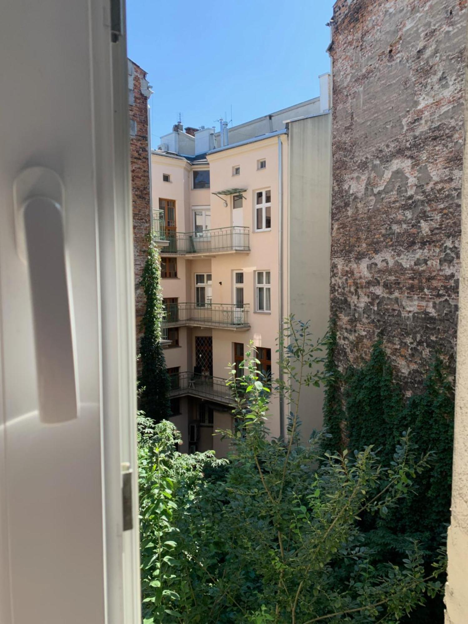 Apartament Gold Jasmine Apartment Krakow Bagian luar foto